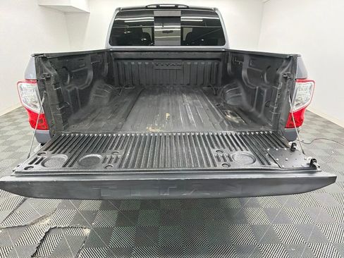 Used 2018 Nissan Titan SV RWD image 15