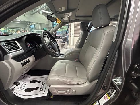 Used 2015 Toyota Highlander XLE AWD/4WD image 61