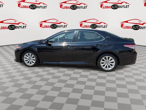 Used 2018 Toyota Camry LE FWD image 5