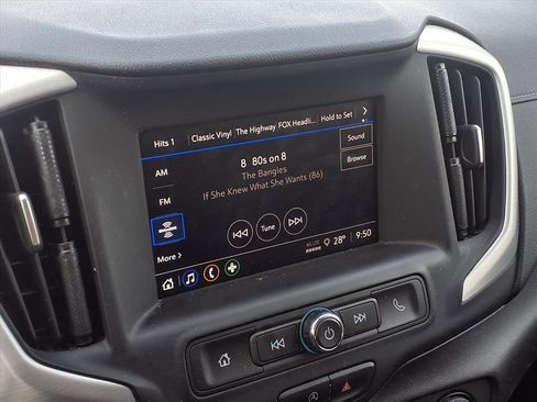 Used 2023 GMC Terrain SLE image 4