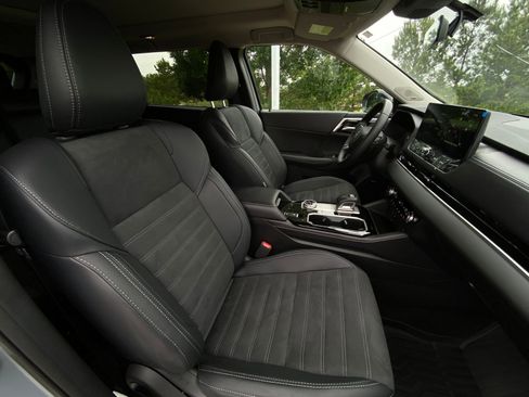 Used 2025 Mitsubishi Outlander SE AWD/4WD image 13