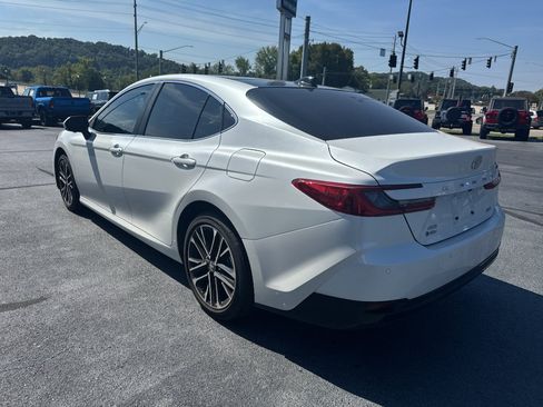 Used 2025 Toyota Camry XLE w/ Premium Plus Package AWD/4WD image 5