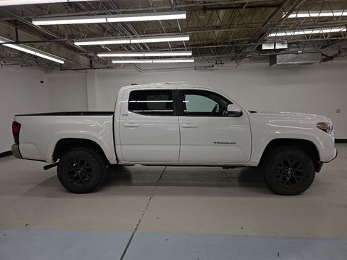 Used 2020 Toyota Tacoma SR5 image 2