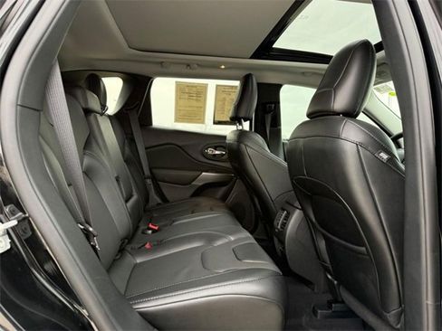 Used 2022 Jeep Cherokee Limited image 11