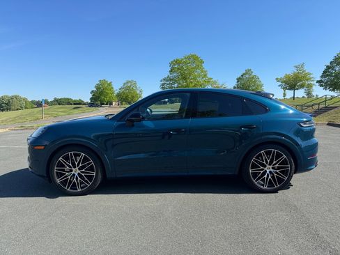 Certified 2025 Porsche Cayenne GTS AWD/4WD image 2