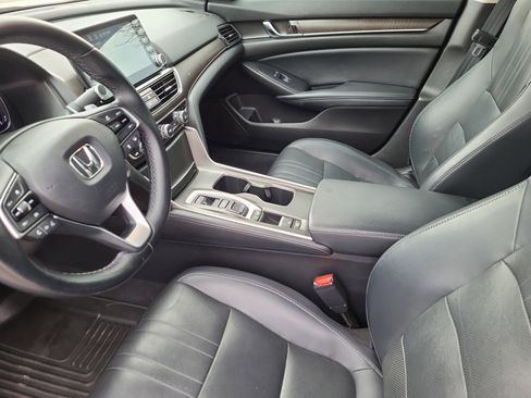 Used 2018 Honda Accord Touring image 7