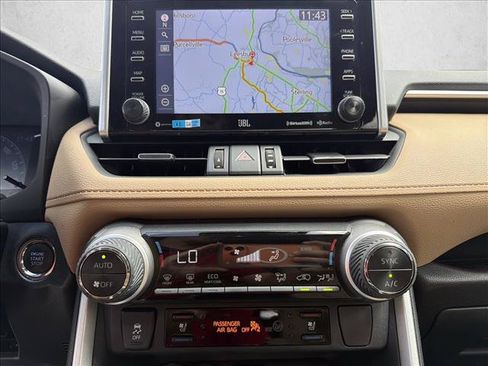 Used 2020 Toyota RAV4 Limited AWD/4WD image 18