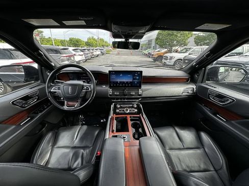Certified 2023 Lincoln Navigator Reserve AWD/4WD image 3