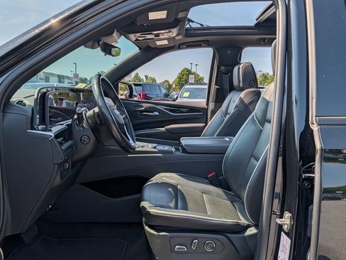 Used 2024 Cadillac Escalade ESV Sport AWD/4WD image 12