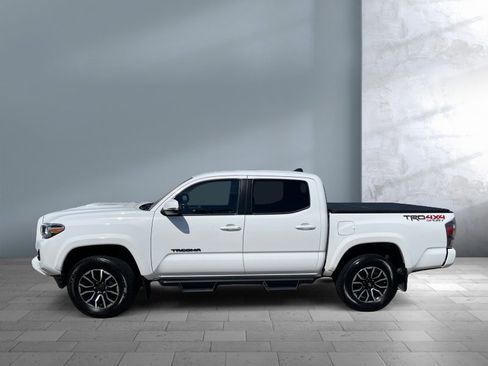 Used 2020 Toyota Tacoma TRD Sport w/ Technology Package image 3