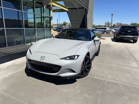 Used 2024 MAZDA MX-5 Miata Grand Touring w/ Appearance Package RWD image 2