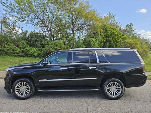 Used 2019 Cadillac Escalade ESV 4WD image 1