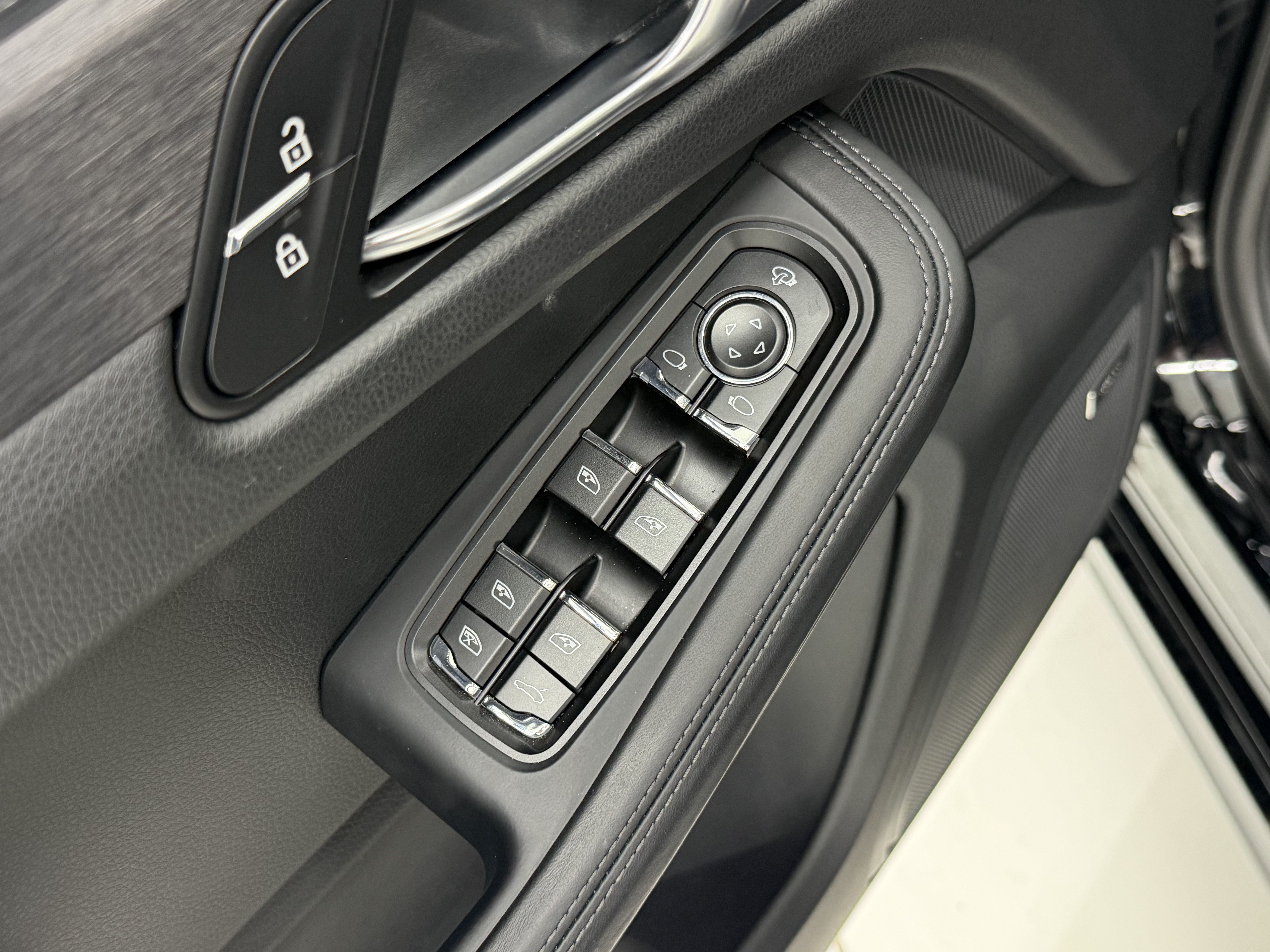 Used 2026 Porsche Macan GTS AWD/4WD image 28
