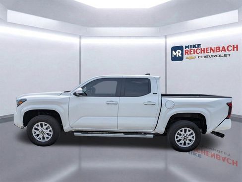 Used 2025 Toyota Tacoma SR5 AWD/4WD image 7
