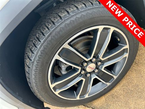 Used 2023 GMC Acadia SLT w/ Technology Package image 17