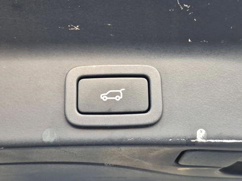 Used 2018 Jaguar F-PACE Premium image 10