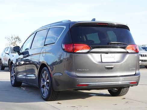 Used 2020 Chrysler Pacifica Limited w/ Tire & Wheel Group image 7