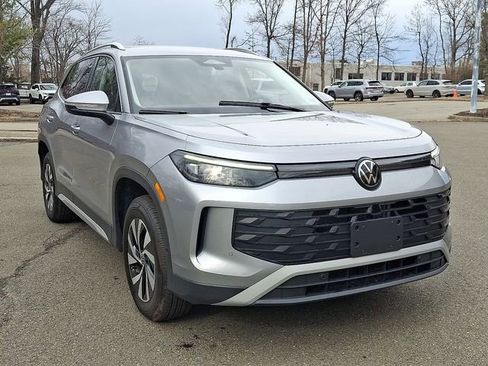 Certified 2025 Volkswagen Tiguan S image 2