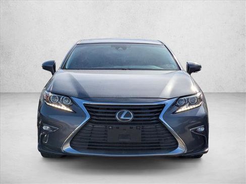 Used 2017 Lexus ES 350 w/ Luxury Package image 2