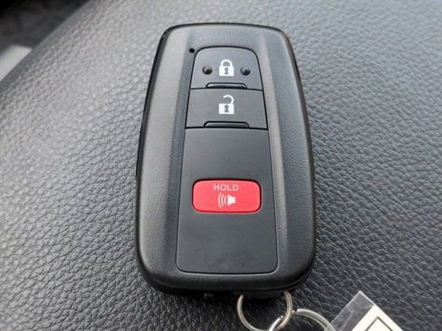 Used 2021 Toyota RAV4 XLE FWD image 27