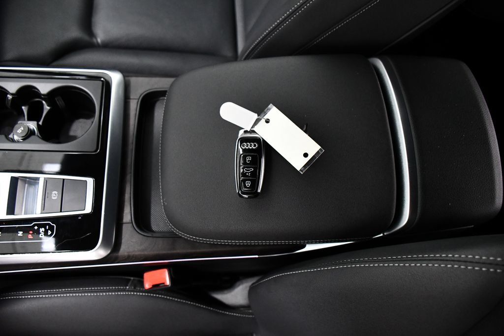 Used 2019 Audi Q8 Premium Plus w/ Premium Plus AWD/4WD image 24