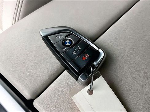 Used 2020 BMW X7 M50i image 13