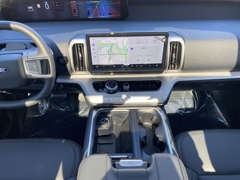 New 2025 Ford Expedition Active image 14