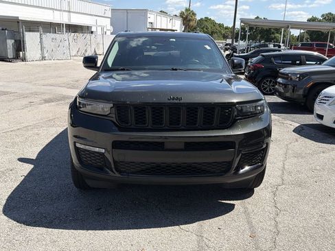 Used 2022 Jeep Grand Cherokee L Limited w/ Black Appearance Package AWD/4WD image 2