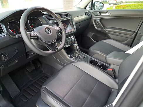 Certified 2021 Volkswagen Tiguan SE w/ Panoramic Sunroof Package image 14