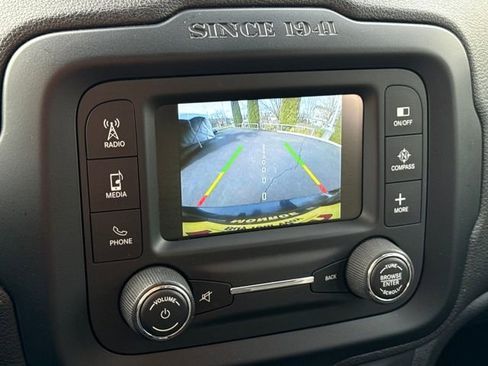 Used 2016 Jeep Renegade Latitude image 28