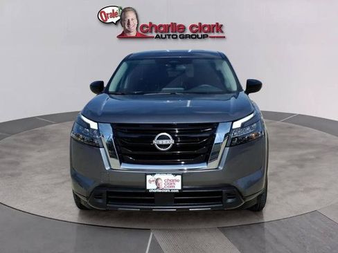 Certified 2025 Nissan Pathfinder S FWD image 8