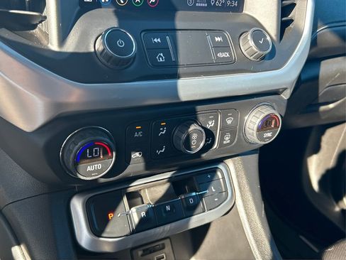 Used 2020 GMC Acadia SLT w/ Premium Package image 31