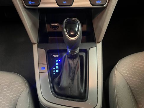 Used 2019 Hyundai Elantra SE FWD image 21