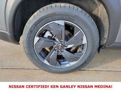 Certified 2025 Nissan Rogue SV image 21