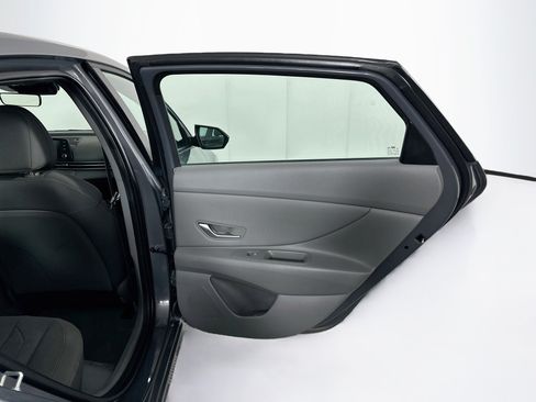 Used 2025 Hyundai Elantra Sport FWD image 28