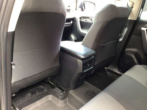 Used 2022 Toyota RAV4 XLE FWD image 21