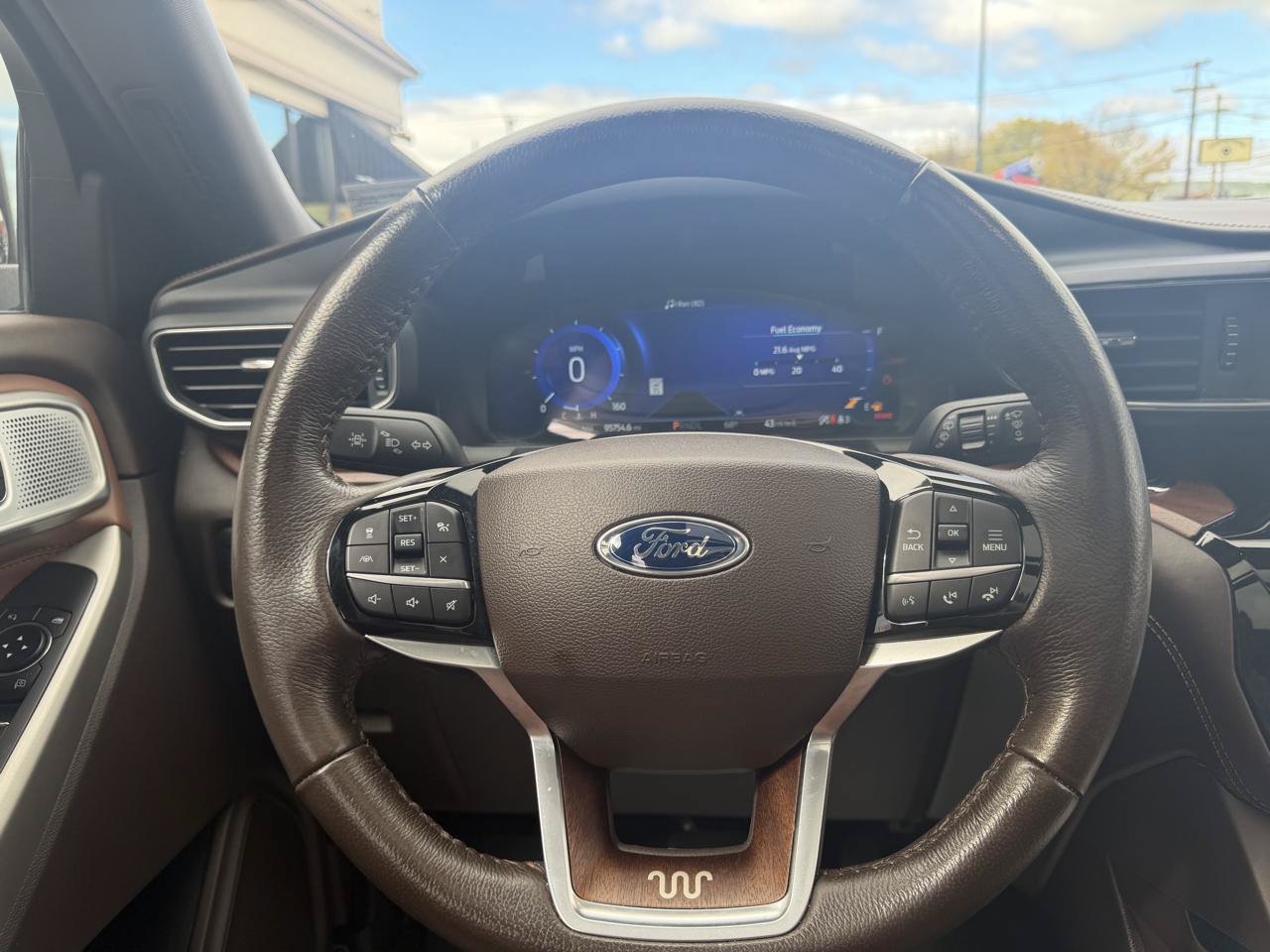 Used 2023 Ford Explorer King Ranch w/ Premium Technology Package AWD/4WD image 15