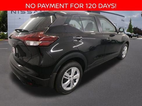 New 2025 Nissan Kicks Play S image 2