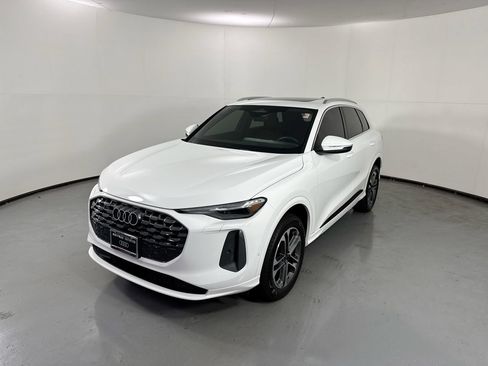 Used 2025 Audi Q5 Premium Plus w/ Premium Plus AWD/4WD image 25