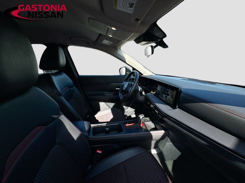 Used 2025 Nissan Kicks SR FWD image 35