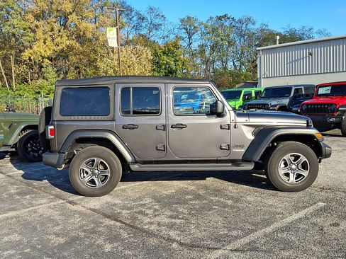 Certified 2022 Jeep Wrangler Unlimited Sport image 9