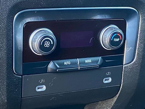 Used 2024 Chevrolet Suburban LT image 25