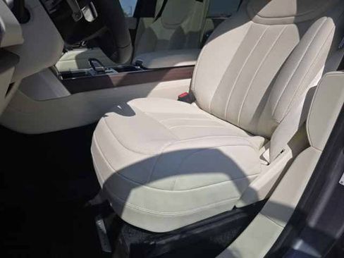New 2027 Land Rover Range Rover Long Wheelbase SE AWD/4WD image 24