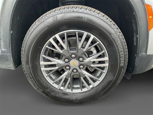 Used 2025 Chevrolet Traverse LT image 15