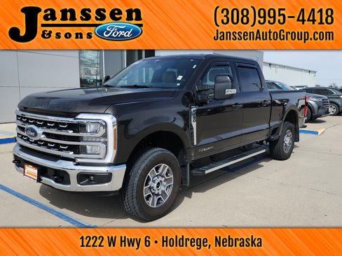 Used 2025 Ford F250 Lariat image 2