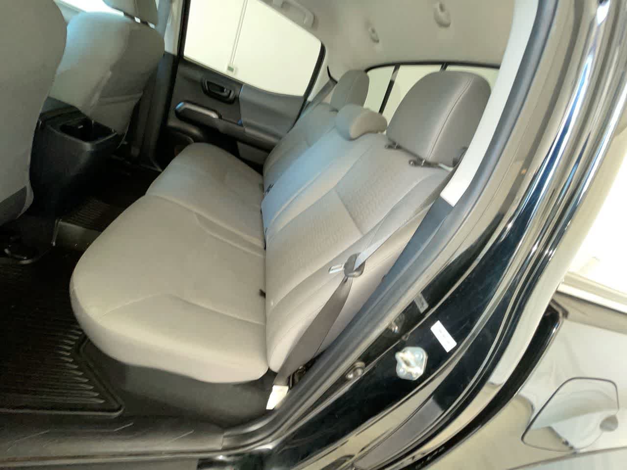 Used 2018 Toyota Tacoma SR5 AWD/4WD image 21