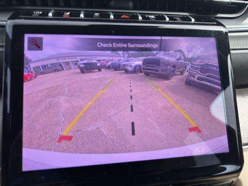 Used 2025 Jeep Grand Cherokee Limited RWD image 17