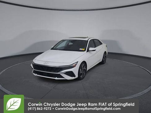 Used 2025 Hyundai Elantra Limited FWD image 5