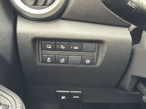 Used 2020 Nissan Versa S FWD image 15
