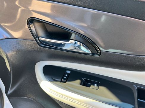 Used 2020 Buick Encore Preferred image 15